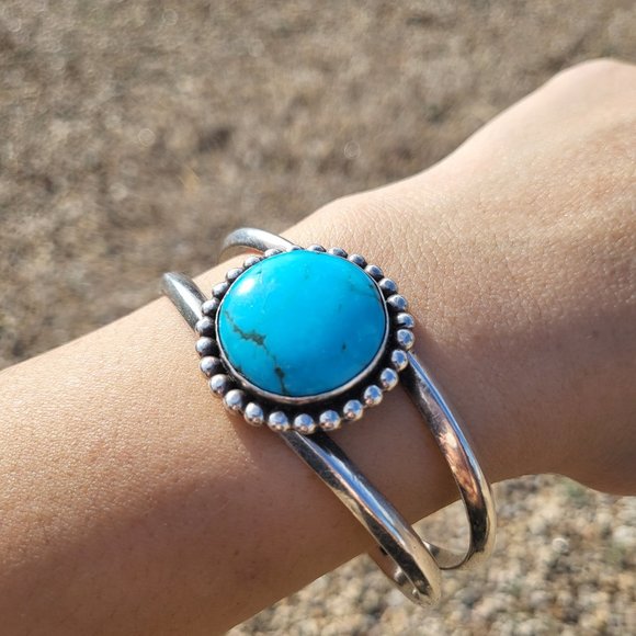 Navajo Round Turquoise Cuff Bracelet NA Sterling Silver Handmade Jewelry - Picture 3 of 12
